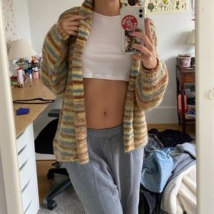 Super cozy and cute colored cardigan for fall and spring